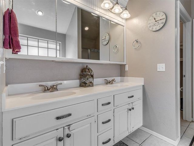 544 E Forest Lane, Mustang, OK 73064