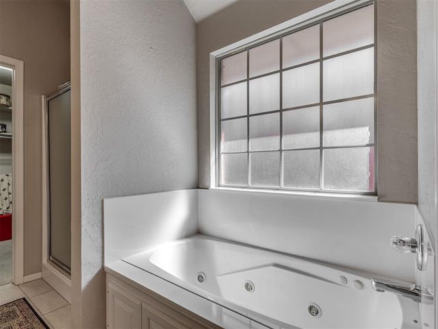 544 E Forest Lane, Mustang, OK 73064