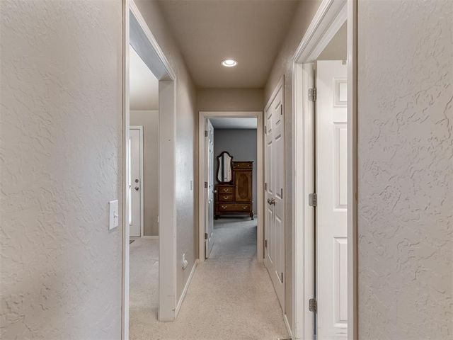 544 E Forest Lane, Mustang, OK 73064