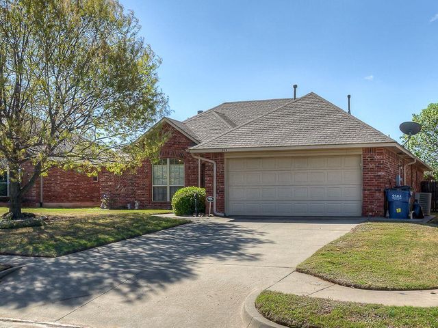 544 E Forest Lane, Mustang, OK 73064