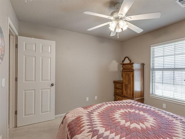 544 E Forest Lane, Mustang, OK 73064