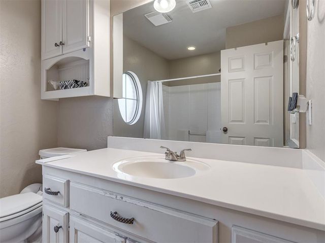 544 E Forest Lane, Mustang, OK 73064