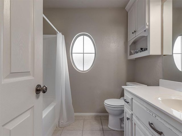 544 E Forest Lane, Mustang, OK 73064