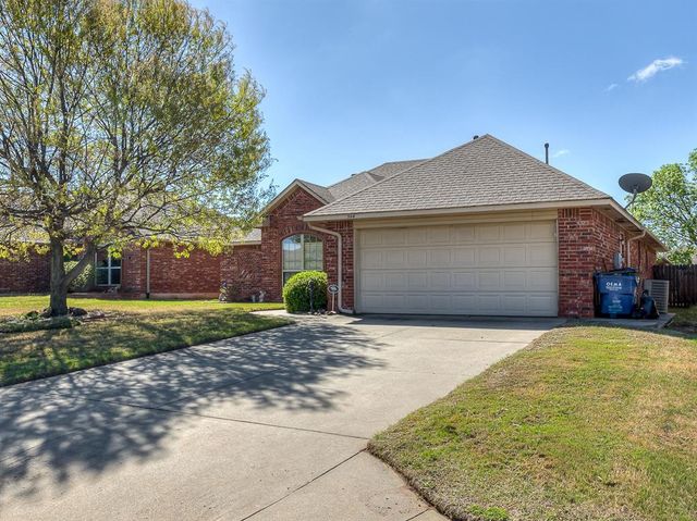 544 E Forest Lane, Mustang, OK 73064
