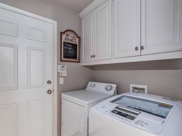 544 E Forest Lane, Mustang, OK 73064