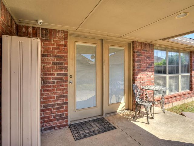 544 E Forest Lane, Mustang, OK 73064