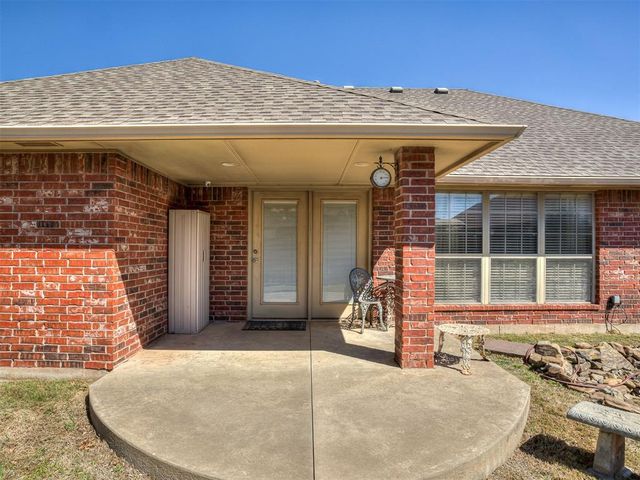 544 E Forest Lane, Mustang, OK 73064