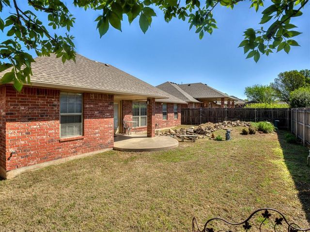 544 E Forest Lane, Mustang, OK 73064
