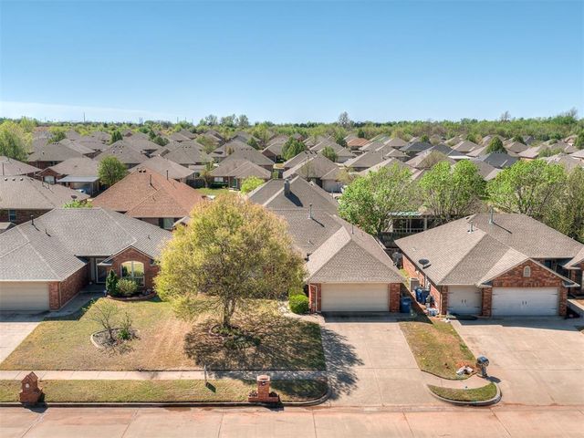 544 E Forest Lane, Mustang, OK 73064