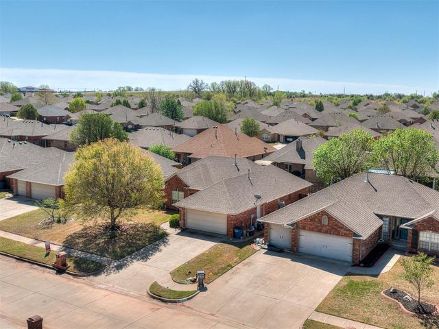 544 E Forest Lane, Mustang, OK 73064