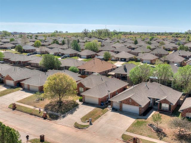 544 E Forest Lane, Mustang, OK 73064