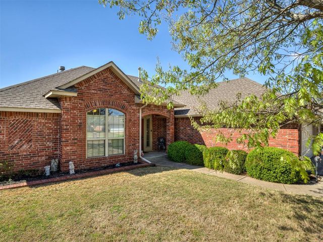 544 E Forest Lane, Mustang, OK 73064