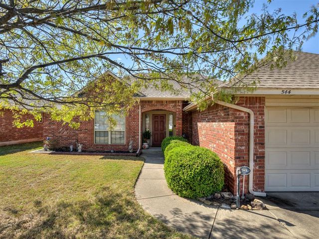 544 E Forest Lane, Mustang, OK 73064