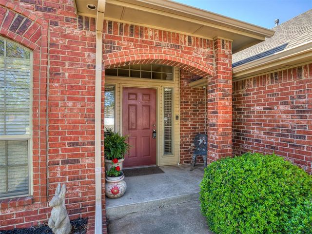 544 E Forest Lane, Mustang, OK 73064