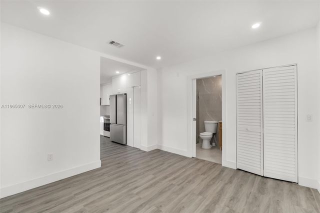 30 SW 7th St, Hallandale Beach, FL 33009