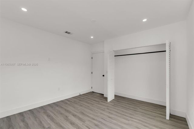 30 SW 7th St, Hallandale Beach, FL 33009