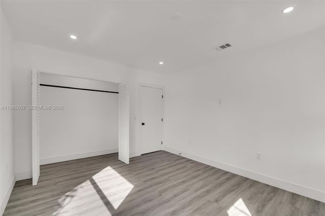 30 SW 7th St, Hallandale Beach, FL 33009