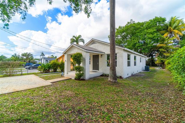 30 SW 7th St, Hallandale Beach, FL 33009