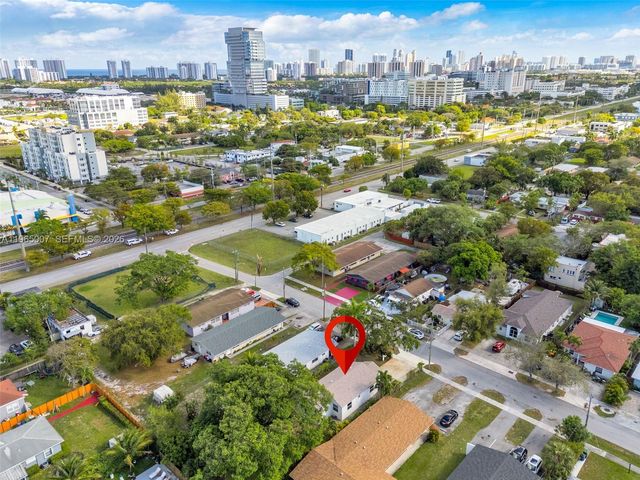 30 SW 7th St, Hallandale Beach, FL 33009