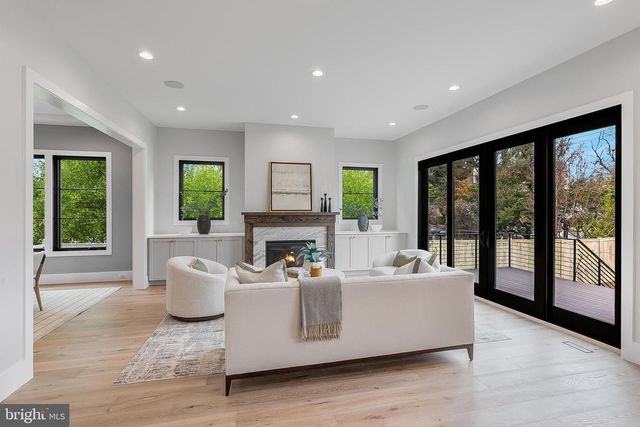 809 N KENMORE ST, Arlington, VA 22201