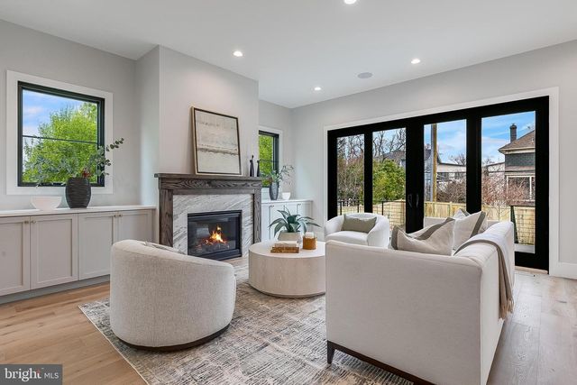 809 N KENMORE ST, Arlington, VA 22201