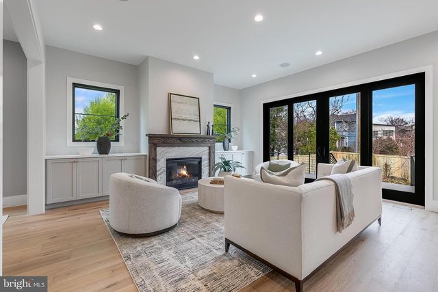 809 N KENMORE ST, Arlington, VA 22201