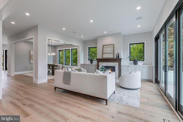 809 N KENMORE ST, Arlington, VA 22201