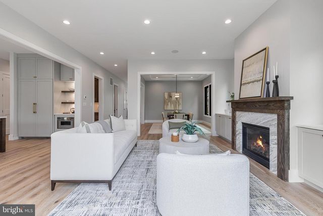 809 N KENMORE ST, Arlington, VA 22201