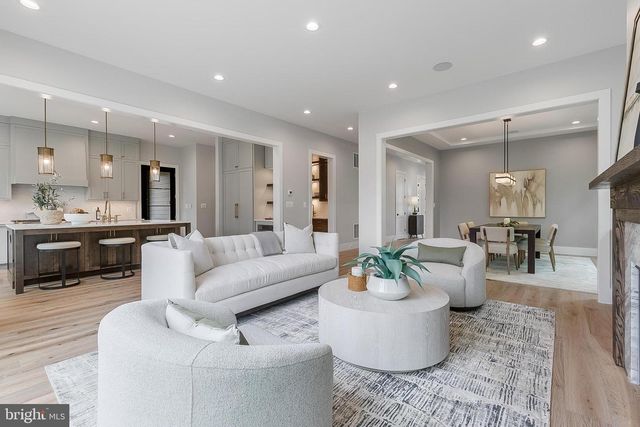 809 N KENMORE ST, Arlington, VA 22201