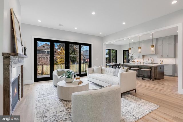 809 N KENMORE ST, Arlington, VA 22201