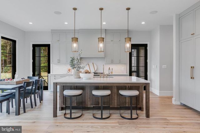 809 N KENMORE ST, Arlington, VA 22201