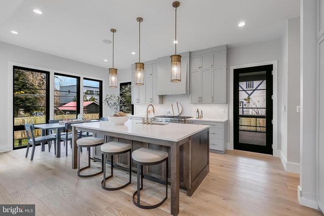 809 N KENMORE ST, Arlington, VA 22201