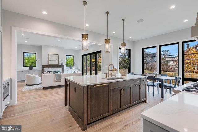 809 N KENMORE ST, Arlington, VA 22201