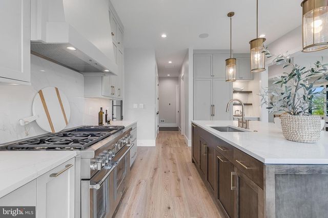 809 N KENMORE ST, Arlington, VA 22201