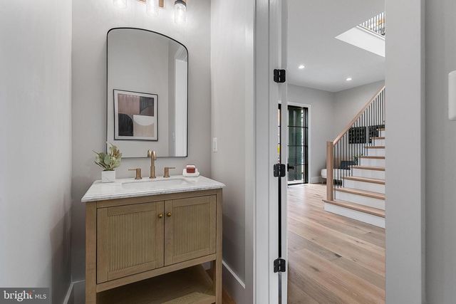 809 N KENMORE ST, Arlington, VA 22201