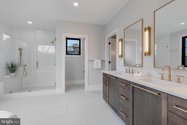 809 N KENMORE ST, Arlington, VA 22201