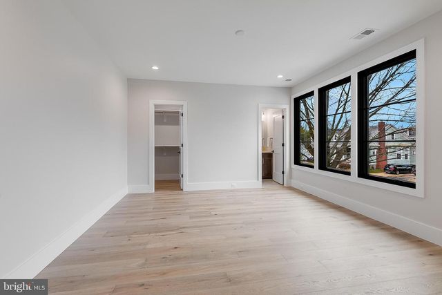 809 N KENMORE ST, Arlington, VA 22201