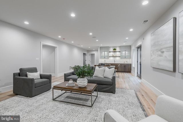 809 N KENMORE ST, Arlington, VA 22201