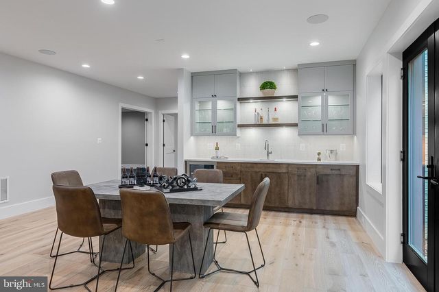 809 N KENMORE ST, Arlington, VA 22201