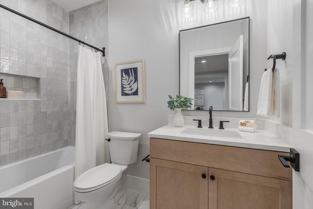 809 N KENMORE ST, Arlington, VA 22201