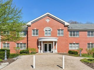 1234 Depot Street 105, Glenview, IL 60025