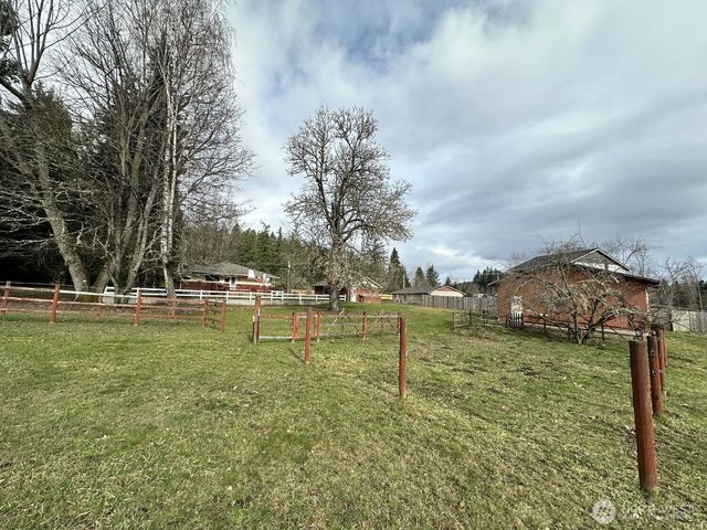 875 Eatonville Hwy W, Eatonville, WA 98328
