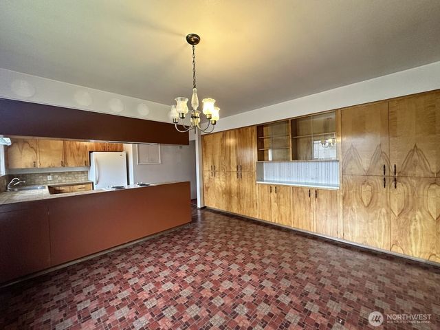 875 Eatonville Hwy W, Eatonville, WA 98328