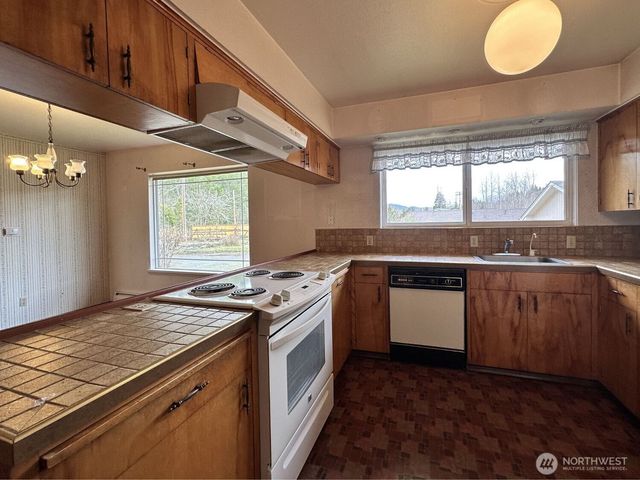 875 Eatonville Hwy W, Eatonville, WA 98328