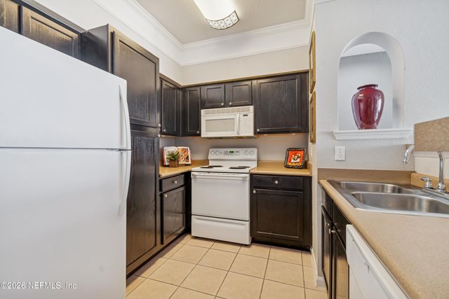 8550 TOUCHTON Road 527, Jacksonville, FL 32216