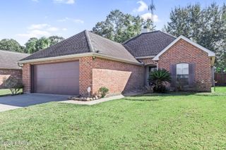 300 Quiet Meadows Drive, Youngsville, LA 70592