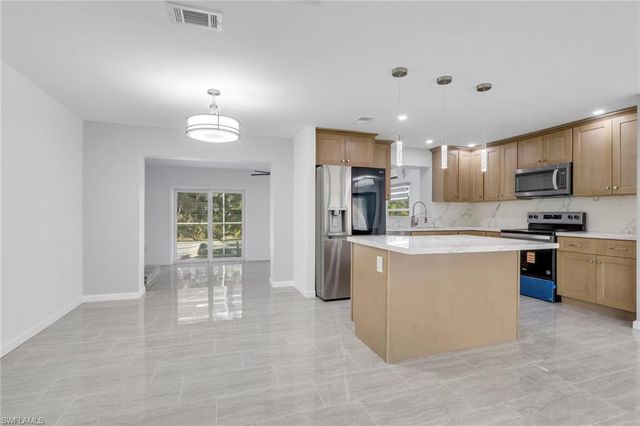 1653 S Fountainhead RD, Fort Myers, FL 33919