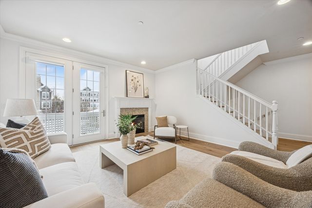 86 W KENNEDY Lane, Hinsdale, IL 60521