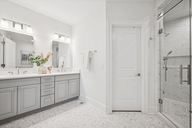 86 W KENNEDY Lane, Hinsdale, IL 60521