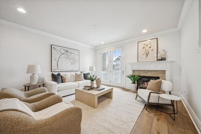 86 W KENNEDY Lane, Hinsdale, IL 60521